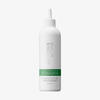 Eine weiße Flasche „Philip Kingsley Flaky Itchy Scalp Toner“ mit einer spitzen Düse und einem grünen Etikett.