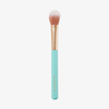 SWEED 05 Highlighter-Pinsel: hellblauer Griff, goldene Zwinge, weiche weiße und rosa Borsten auf weißem Hintergrund.