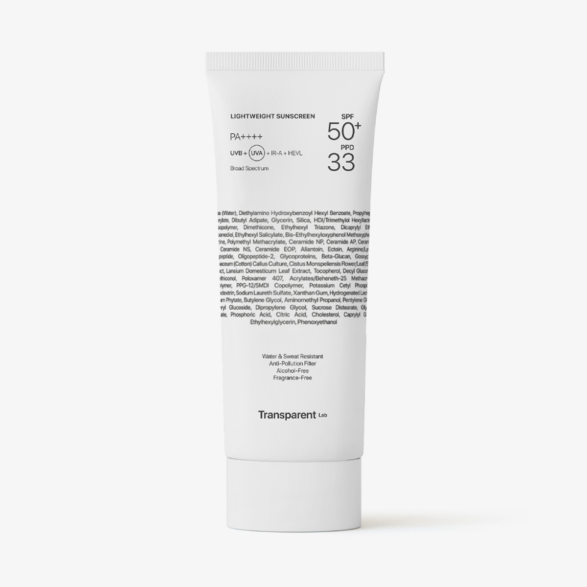 Eine weiße Tube „Transparent Lab Lightweight Sunscreen SPF50+“, auf deren Vorderseite die Inhaltsstoffe und Produktinformationen angegeben sind.