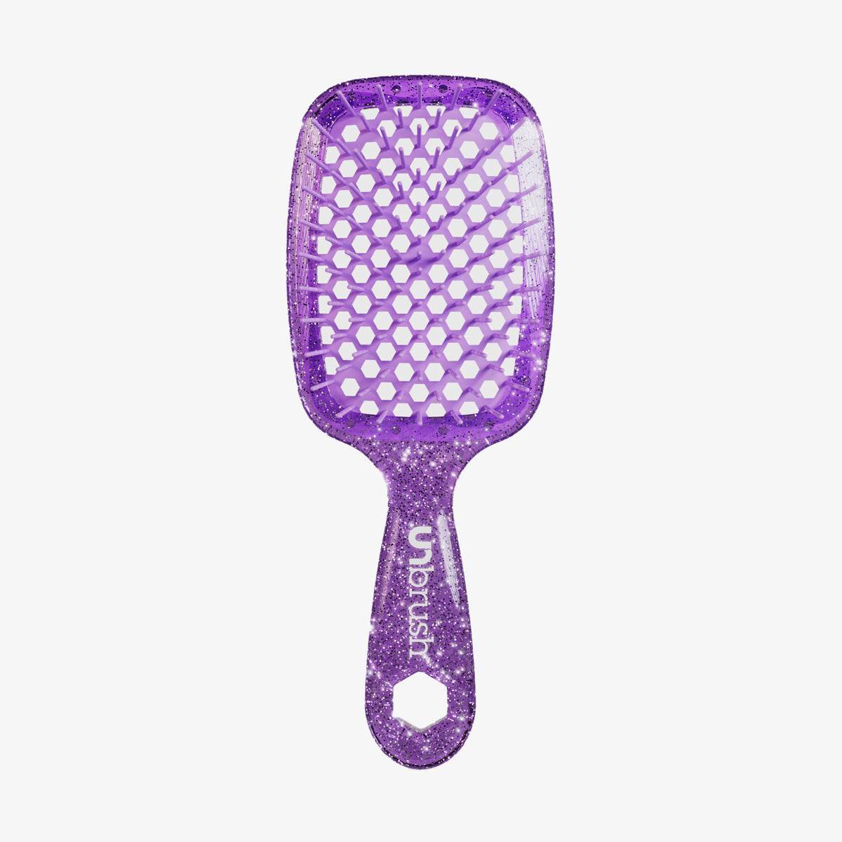 Die UNbrush Detangling Hair Brush ist eine violette, glitzernde Bürste mit einem wabenförmigen, belüfteten Paddel und einem Markengriff.