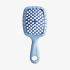 Hellblaue Detangling-Haarbürste Mini von UNbrush mit wabenförmigem, belüftetem Paddel und gebrandetem Griff.