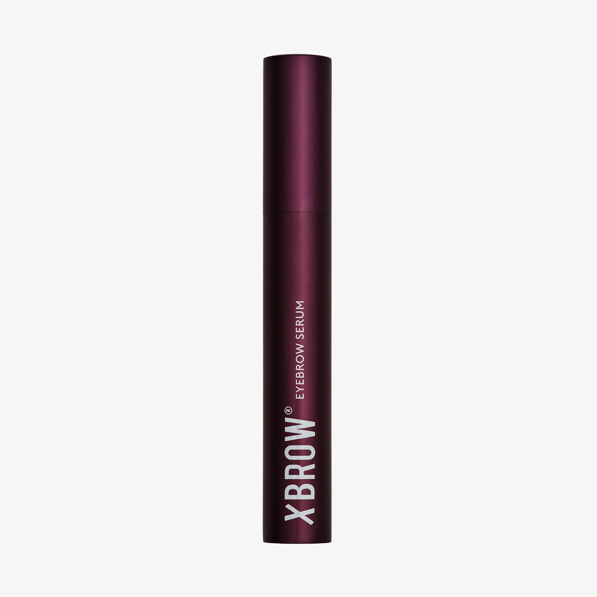 Eine kastanienbraune Tube mit der Aufschrift „Xbrow Eyebrow Serum“ von XLASH auf weißem Hintergrund.