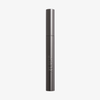 Der XLASH Drama Tinted Primer in einer metallischen Tube steht aufrecht auf einem schlichten weißen Hintergrund.