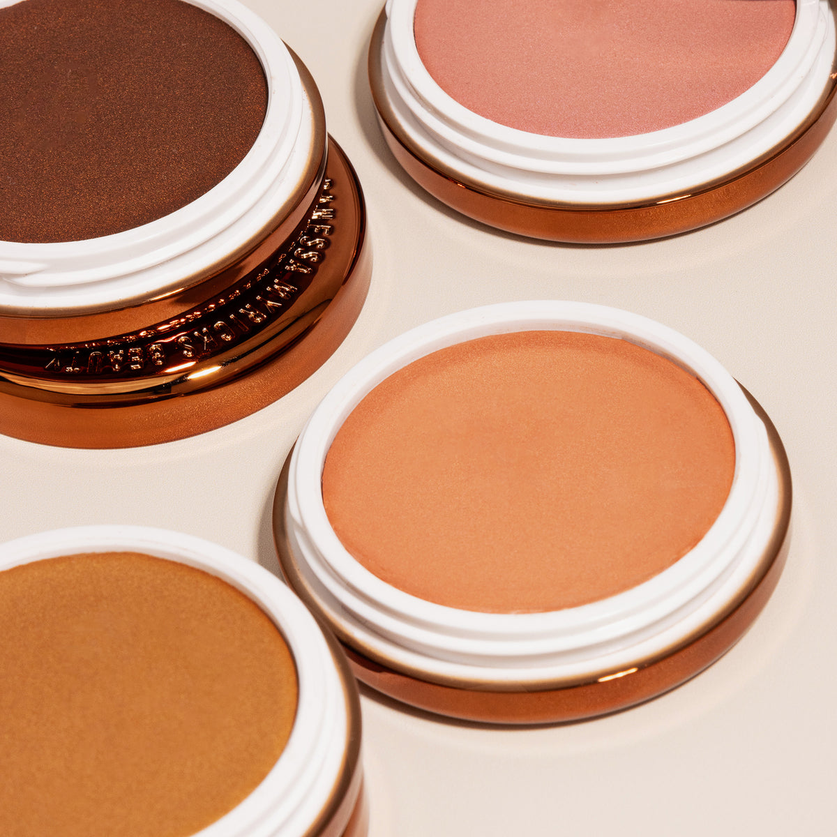 Yummy Skin Blurring Balm Powder Lowlighter