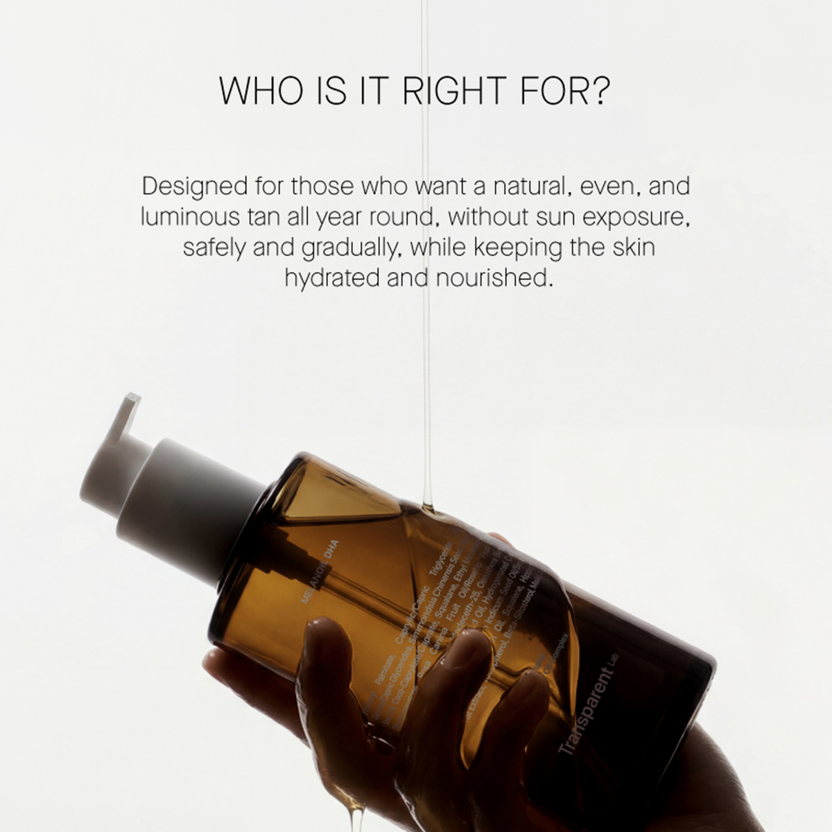 Eine Hand hält Melanoil DHA von Transparent Lab, eine braune Pumpflasche für natürliche, sonnenlose Bräune.