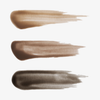 Drei horizontale Farbmuster des XLASH Brow Booster Augenbrauengels in den Farbtönen Hellbraun, Mittelbraun und Dunkelbraun.