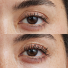 Nahaufnahme von zwei braunen Augen – vor und nach dem Auftragen der XLASH Lash Hero Mascara auf die oberen Wimpern.