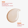 Abyssian Dream Bonds Bio-Emulsion: eine cremige, beigefarbene Emulsion mit einem sanften Hafermilchduft und einer milchig-geschmeidigen Textur.