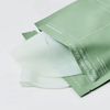 Eine grüne Biodance-Packung mit einer weißen Refreshing Sea Kelp Real Deep Mask, die teilweise herausgezogen wurde.