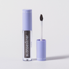Ein geöffneter GLOWEYE EYESHADOW von BLONDESISTER, dessen Applikator senkrecht neben der Tube steht.