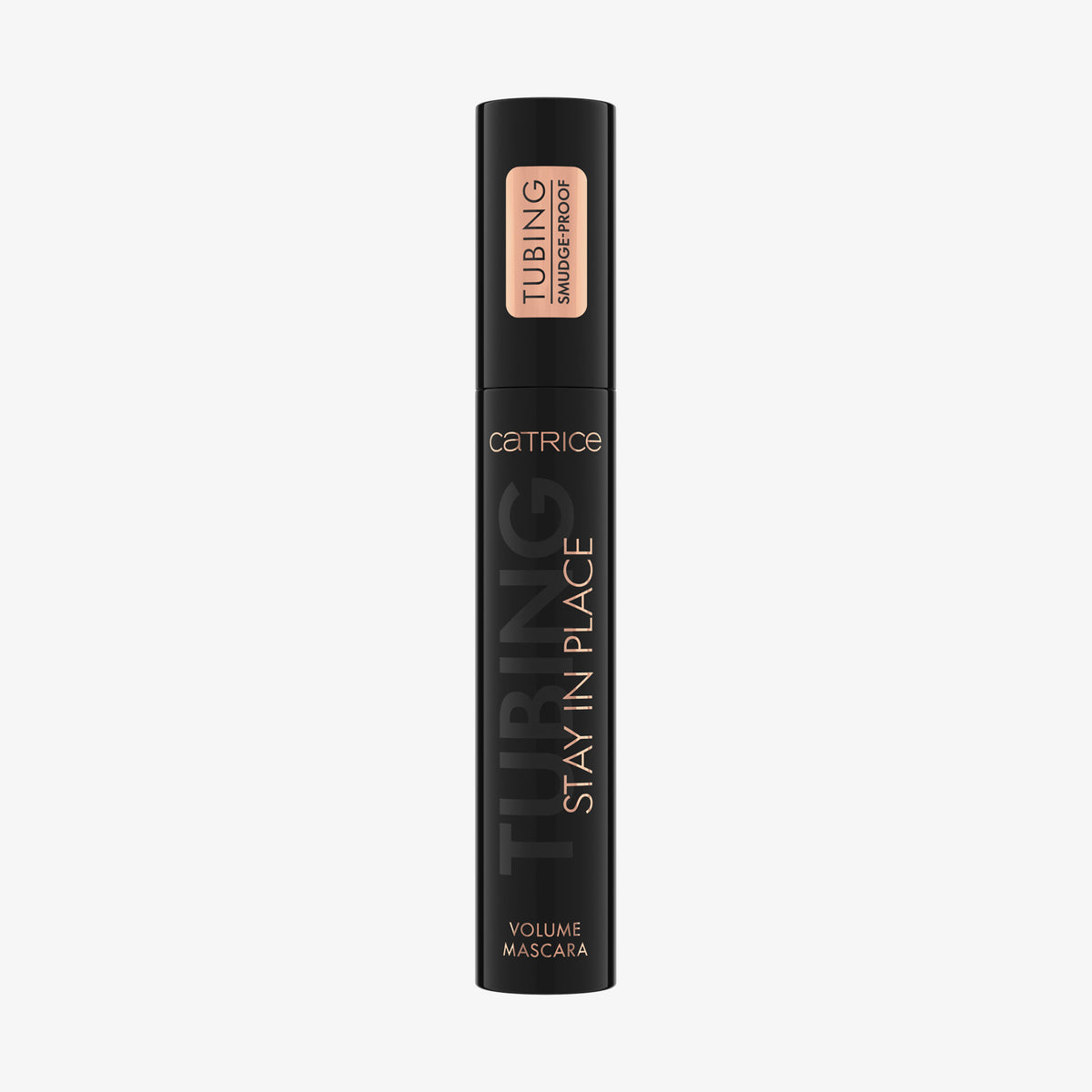 Eine schwarze Tube Catrice Cosmetics TUBING Stay In Place Volume Mascara 010 mit goldenem und pfirsichfarbenem Etikett auf weißem Hintergrund.