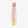 Ein rosafarbener und gelber MIDNIGHT SUN Jelly Glow Stick Highlighter mit abgenommener Kappe, die das schimmernde Produkt enthüllt.
