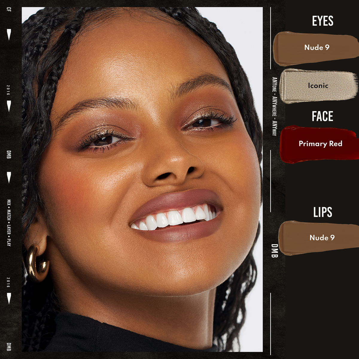 Eine lächelnde Frau mit geflochtenen Haaren trägt Danessa Myricks Beauty Colorfix Metallics auf Augen, Gesicht und Lippen auf und zeigt die Produktetiketten.