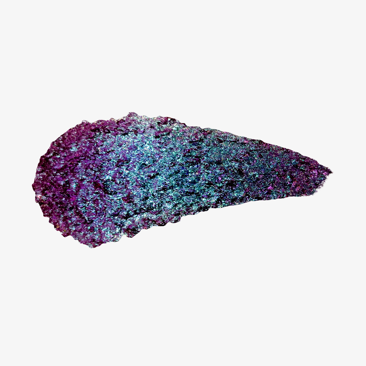 Dunkler lila-blau schimmernder Swatch der Danessa Myricks Beauty Infinite Chrome Flake Bi-Pride auf weißem Hintergrund.