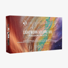 Danessa Myricks Beauty Lightwork Palette VIII Freedom Palette in einer rechteckigen Schachtel mit abstrakten, mehrfarbigen, strukturierten Motiven und Schriftzügen.