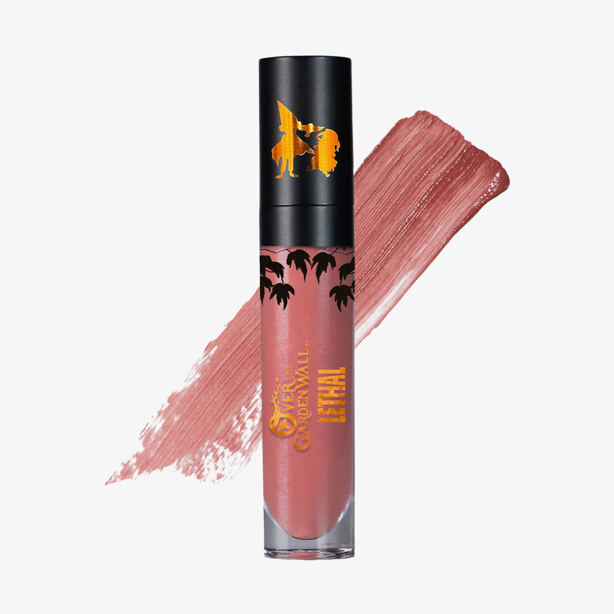Eine Tube des flüssigen Lippenstifts „Over The Garden Wall – Adelaide’s Scissors“ von Lethal Cosmetics mit goldenem Tiermotiv und einem rosa Farbmuster im Hintergrund.