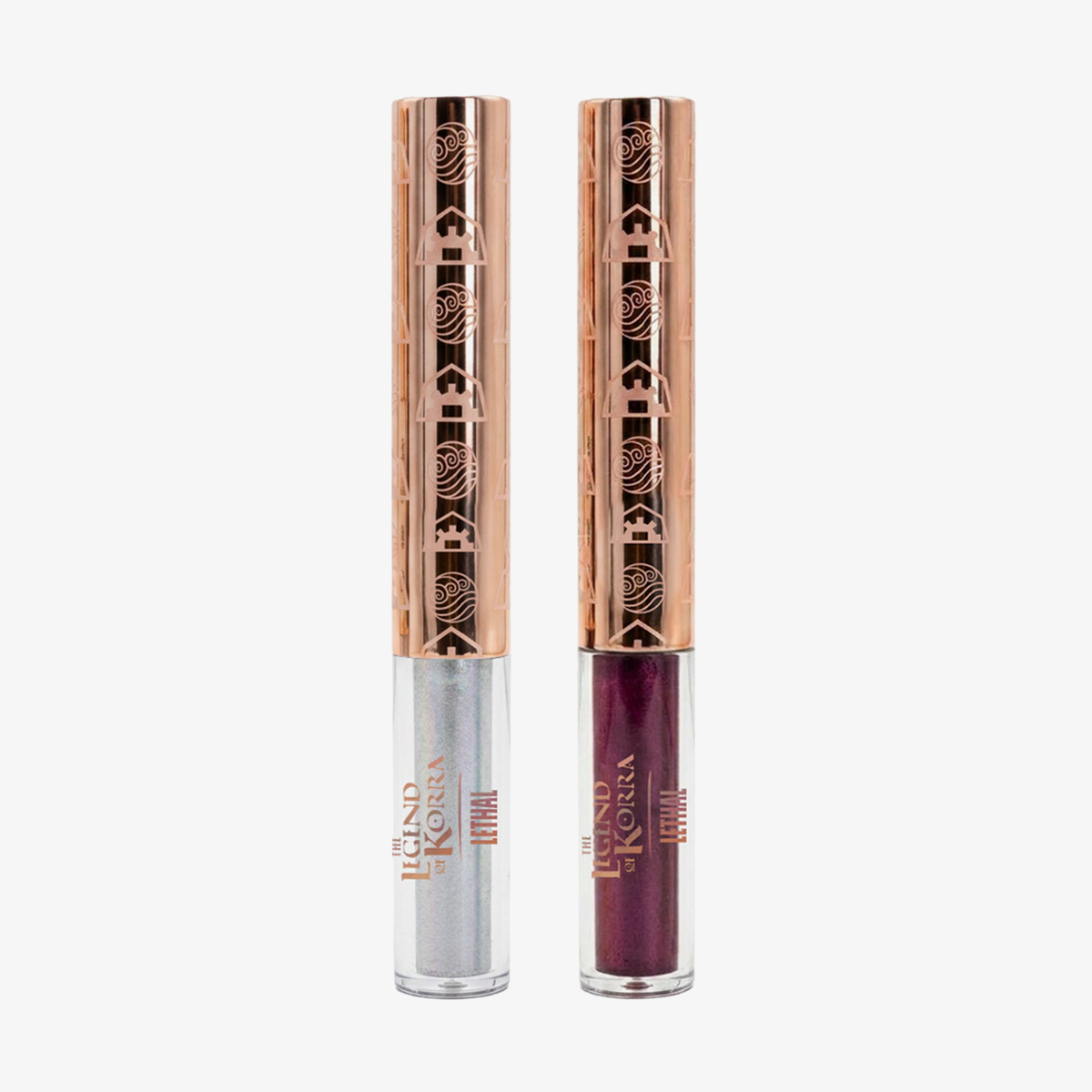 Zwei Tuben aus dem „The Legend of Korra – Asami Liner Set“ von Lethal Cosmetics, in Silber und Burgunderrot, mit goldenen Verschlüssen.