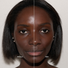 Geteilte Ansicht des Gesichts einer Frau: Links (glänzend) ohne und Rechts (matter) mit dem LH Cosmetics Infinity Filter Reflect.