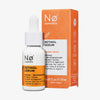 Eine 20ml Flasche und orangefarbende Schachtel von Nø Cosmetics renew tøday Retinol Serum vor weißem Hintergrund.