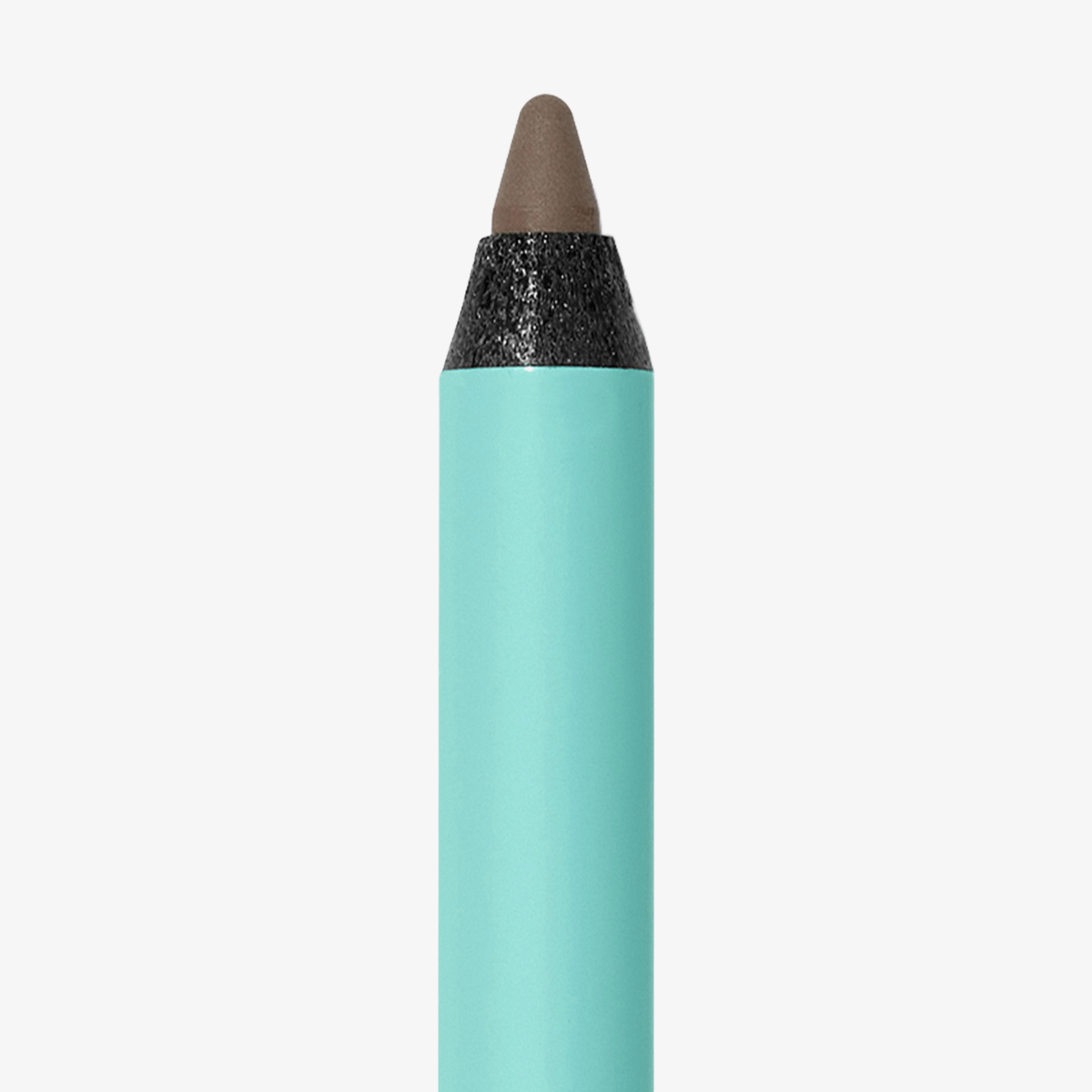 Eine Nahaufnahme des SWEED Satin Eyeliners in der Farbe „Teal“ mit einer angespitzten braunen Spitze vor weißem Hintergrund.