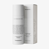 Transparentes Lab C4 Hydrating Milky Toner in einer weißen Flasche mit dazugehöriger Schachtel, beide mit schwarzem Text.
