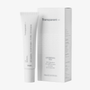 Eine 15-ml-Tube Transparent Lab Lip Renewal mit den auf der Verpackung angegebenen Inhaltsstoffen in einer Schachtel.
