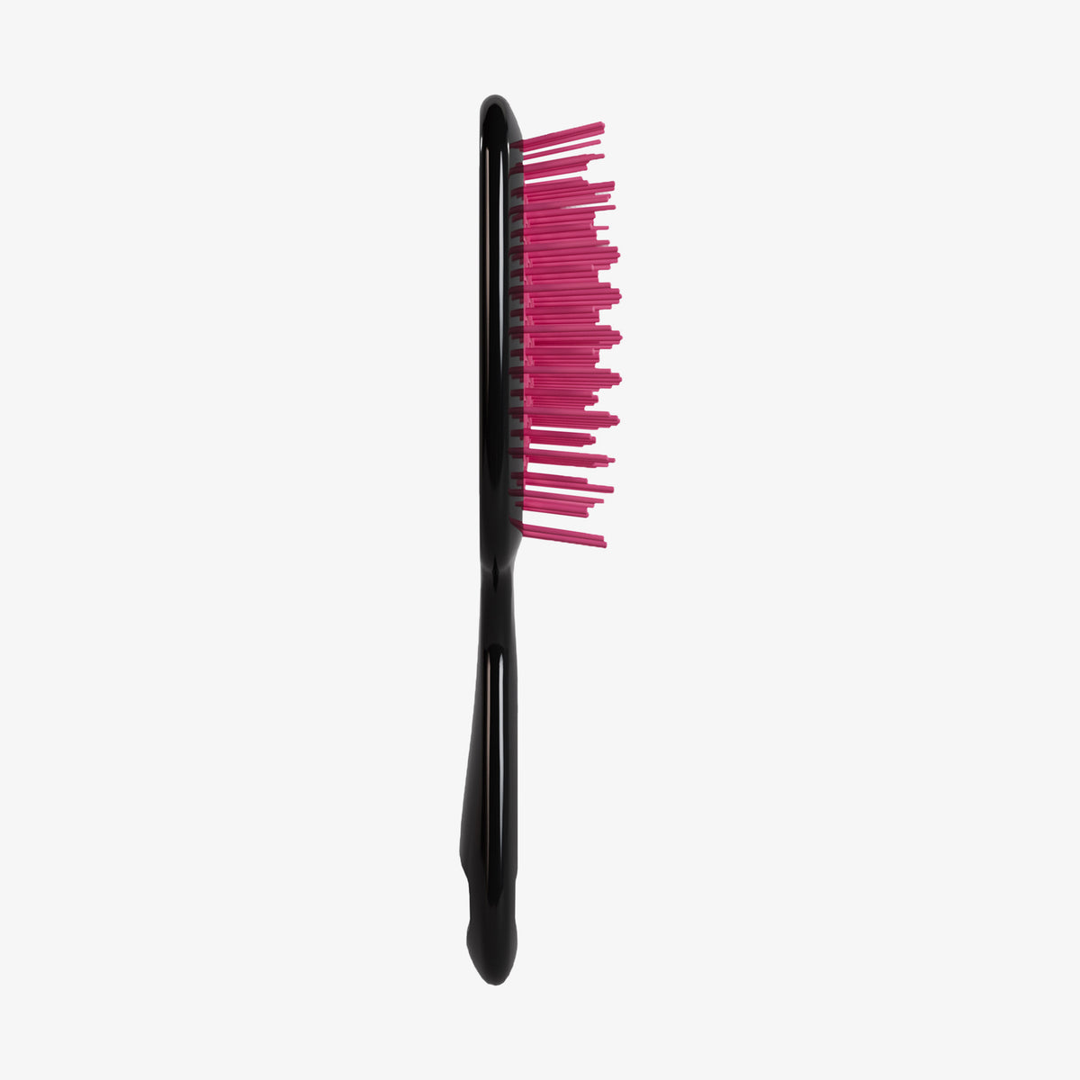 Die UNbrush Detangling Hair Brush hat rosa Borsten und einen schwarzen Griff, der aufrecht vor einem schlichten weißen Hintergrund steht.