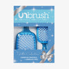 Das UNbrush Glitter Duo Set Sapphiere Blue bietet Glitzer-Haarbürsten in einer festlichen Verpackung mit silberner Schleife und Sternen.