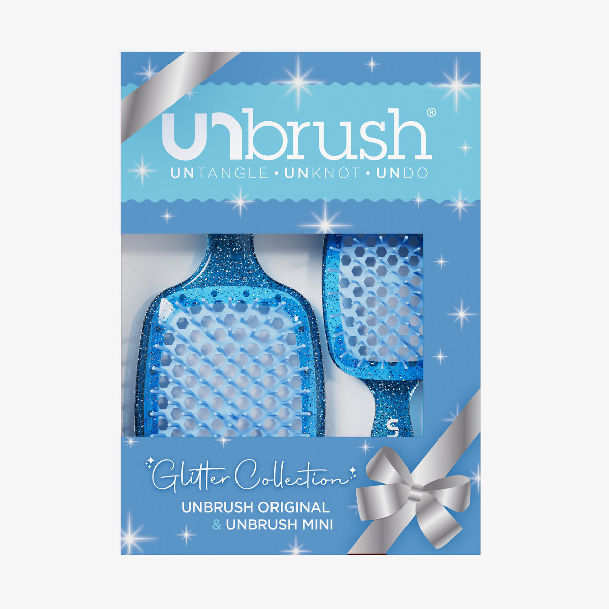 Das UNbrush Glitter Duo Set Sapphiere Blue bietet Glitzer-Haarbürsten in einer festlichen Verpackung mit silberner Schleife und Sternen.