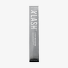 Hohe, rechteckige silberne Schachtel für die mit XLASH Lash Booster-Serum angereicherte Mascara.