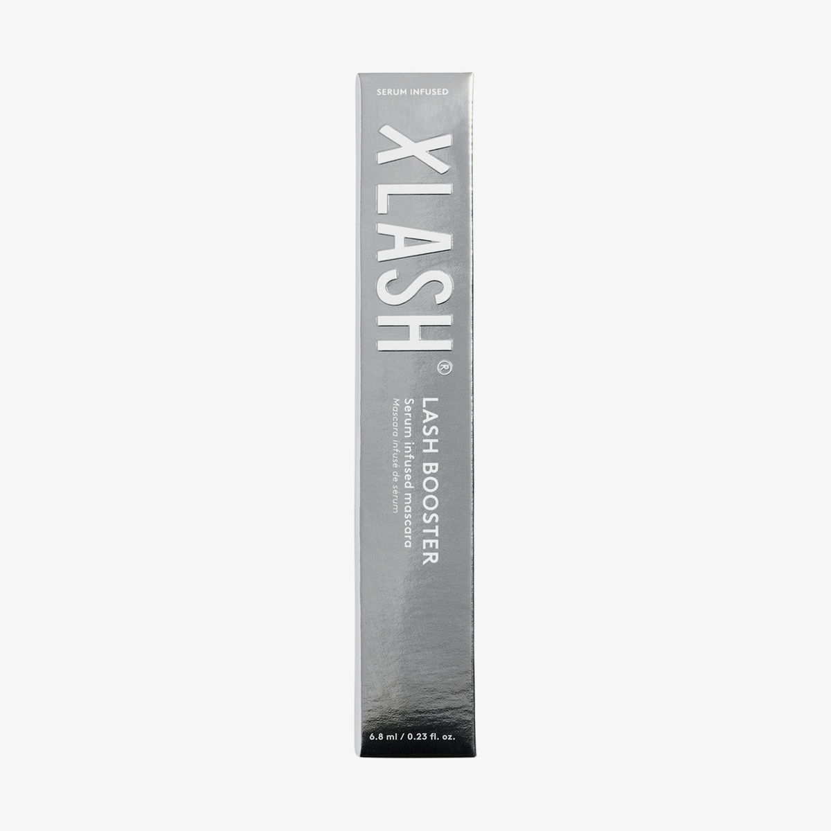 Hohe, rechteckige silberne Schachtel für die mit XLASH Lash Booster-Serum angereicherte Mascara.