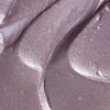 Der BLONDESISTER GLOWEYE EYESHADOW in Metallic-Mauve oder Lavendel lässt sich geschmeidig auftragen und sorgt für ein schimmerndes, strukturiertes Finish.