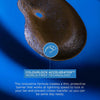 Ein Abstrich des Bondi Sands Selbstbräunungsschaums mit einem Diagramm und Text zur Colourlock Accelerator-Technologie auf blauem Hintergrund.