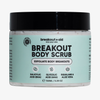 Ein Tiegel breakout+aid Breakout Body Scrub mit einem Etikett, auf dem Salicylsäure, Glykolsäure, Squalan und Aloe Vera hervorgehoben sind.