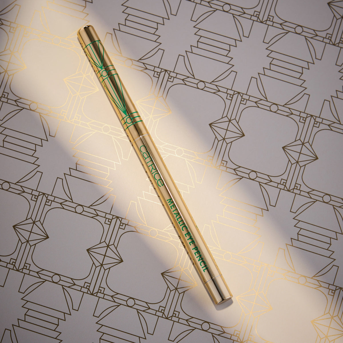 FESTIVE TREASURES Metallic Eye Pencil