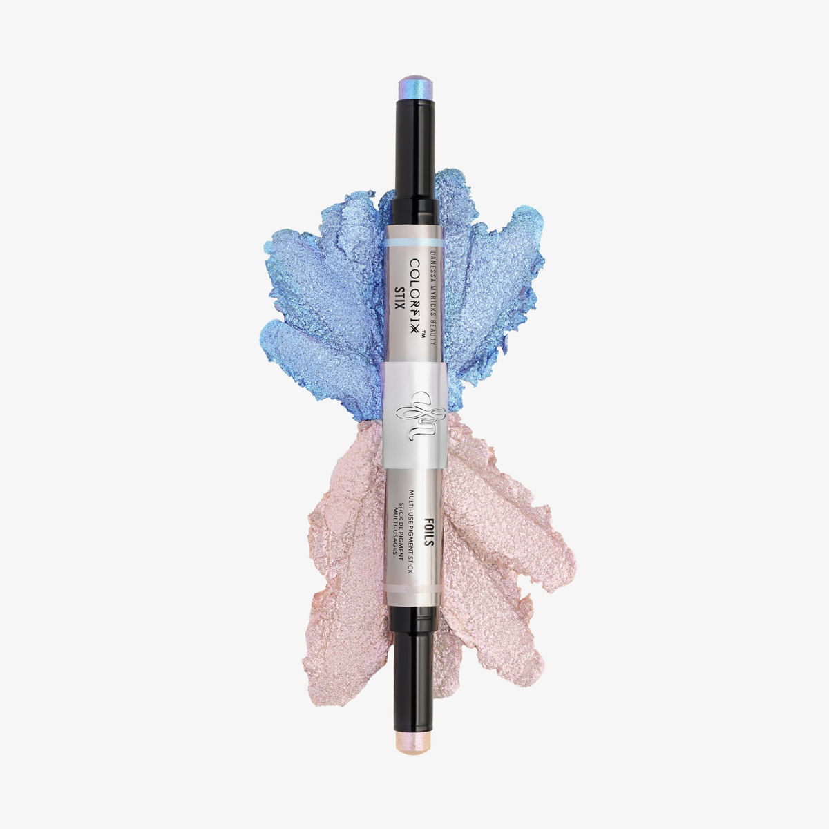 Danessa Myricks Beauty Colorfix Stix Infinity: blau und rosa schimmernder Make-up-Stift mit zwei Enden auf weißem Hintergrund.