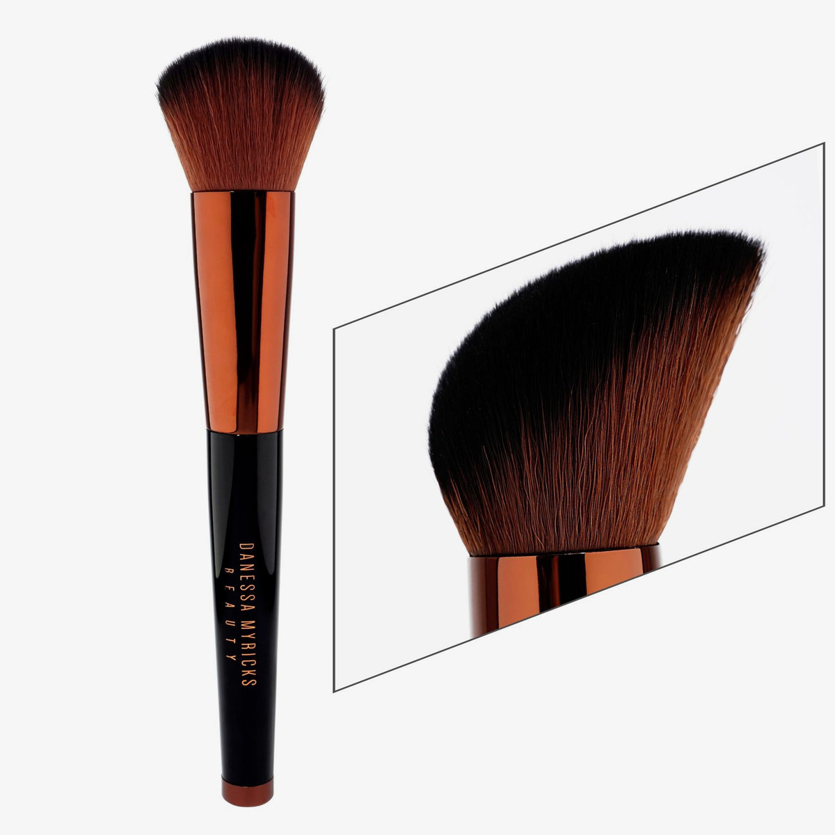 Der Danessa Myricks Beauty Yummy Face 1.0 All Over Complexion Brush hat braune Borsten und einen Griff in Schwarz und Kupfer.