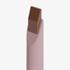 Der Dominique Cosmetics Lip Frame Pencil in der Farbe Soft Brownie mit abgewinkelter, quadratischer Spitze steht auf weißem Hintergrund.