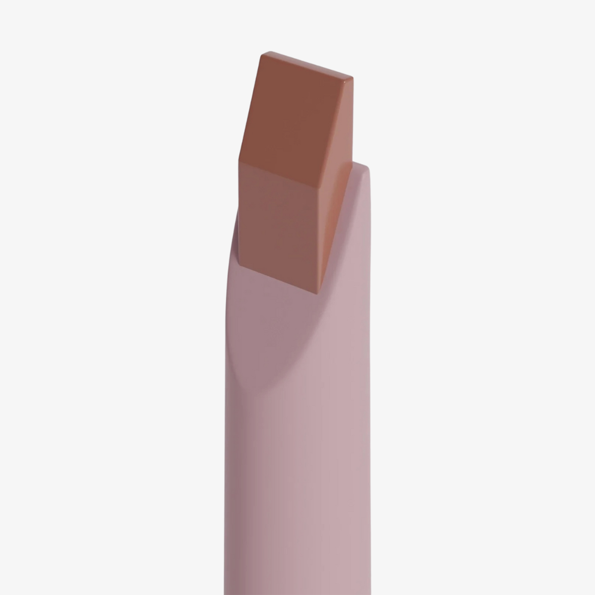 Der Dominique Cosmetics Lip Frame Pencil in der Farbe Toasty Peach mit abgewinkelter, quadratischer Spitze steht auf weißem Hintergrund.