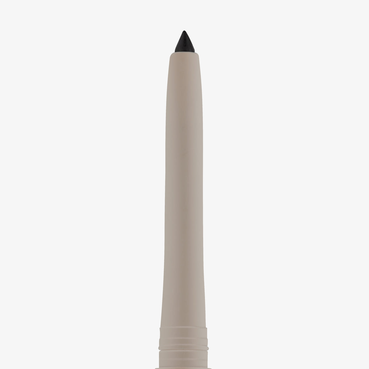 Der Essence SATIN BLEND Gel-Eyeliner ist ein beiger Drehstift mit schwarzer Spitze auf weißem Hintergrund.