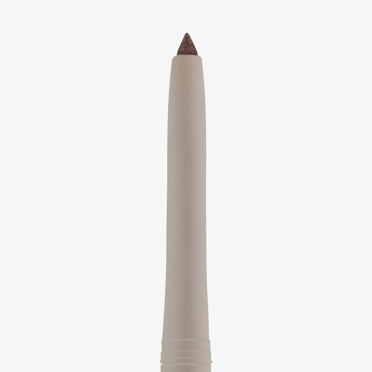Essence SATIN BLEND Gel-Eyeliner in Beige mit brauner, spitzer Spitze in Bleistiftform auf weißem Hintergrund.