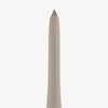 Detailaufnahme einer Eyeliner-Spitze in schimmerndem Goldton mit beigem Stiftgehäuse vor weißem Hintergrund.