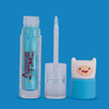 Geöffnete transparente Tube Adventure Time Lip Gloss mit blau glitzerndem Inhalt und Finn The Human als Silikonkopf-Deckel.