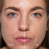 Eine Nahaufnahme der Gesichtshälfte zeigt den Unterschied in der Hautstruktur mit und ohne die „Ctrl+ SKIN“-Foundation von LH Cosmetics.