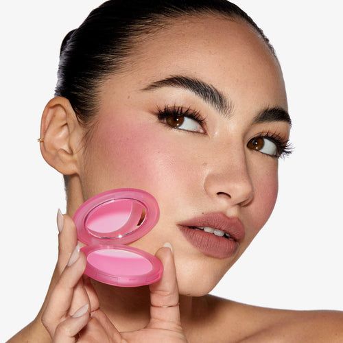 Close-Up Blurring Powder Blush