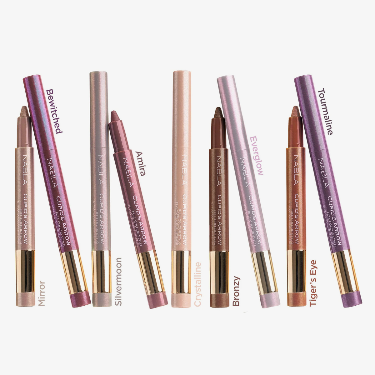 Übersicht der NABLA Cupid’s Arrow Longwear Stylo Shine Shades: Mirror, Bewitched, Silvermoon, Amira, Crystalline, Bronzy, Everglow, Tiger’s Eye und Tourmaline.