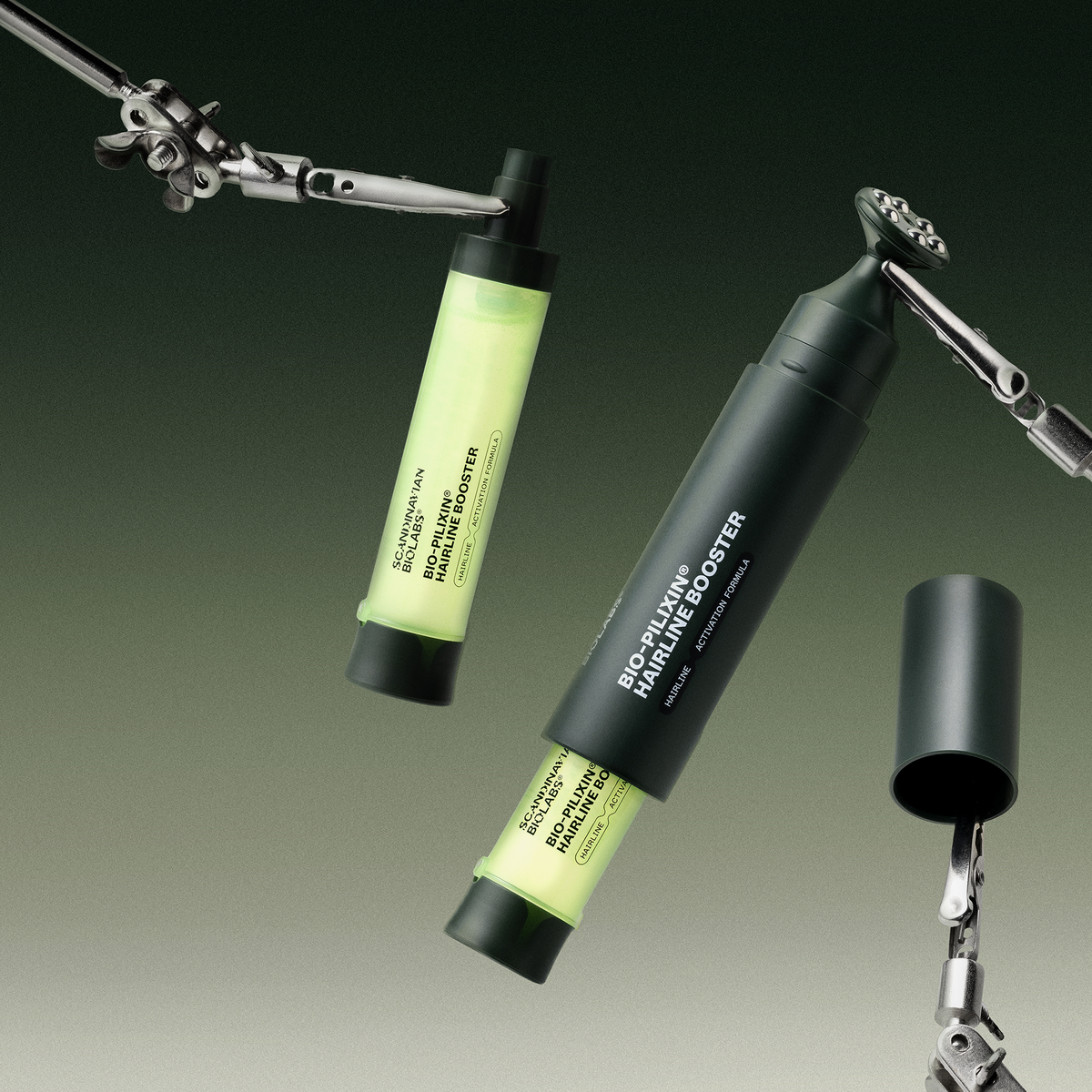 Zwei Roboterarme halten grüne Bio-Pilixin® Hairline Booster Röhrchen von Scandinavian Biolabs vor einem dunklen Hintergrund mit Farbverlauf.