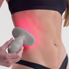 Eine Person verwendet den STYLPRO LED Face & Body Smoother auf ihrer Taille und ihrem Bauch.