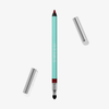 Ein türkisfarbener SWEED Satin Eyeliner mit zwei Spitzen, roter Spitze, Verwischstift und zwei silbernen Kappen auf weißem Hintergrund.