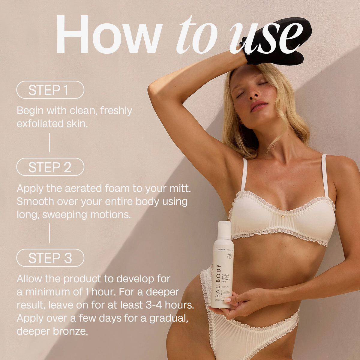 Eine Frau in Unterwäsche trägt einen Handschuh und Bali Body Clear 1 Hour Express Tan Mousse; daneben die Gebrauchsanweisung in 3 Schritten.